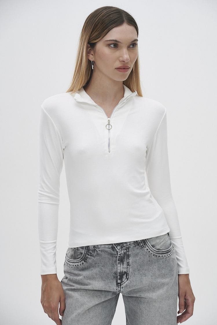 Remera manga larga estilo polera