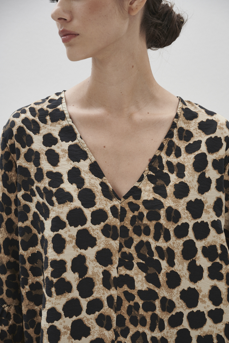 Blusa estampada animal print