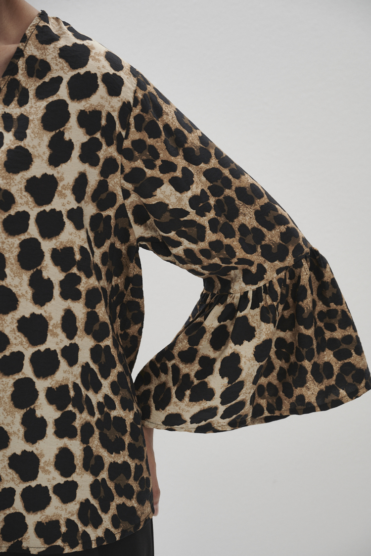 Blusa estampada animal print