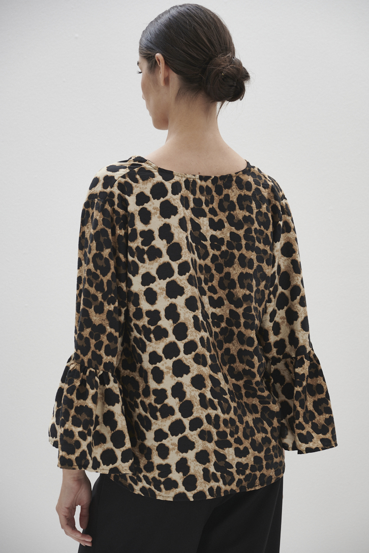 Blusa estampada animal print