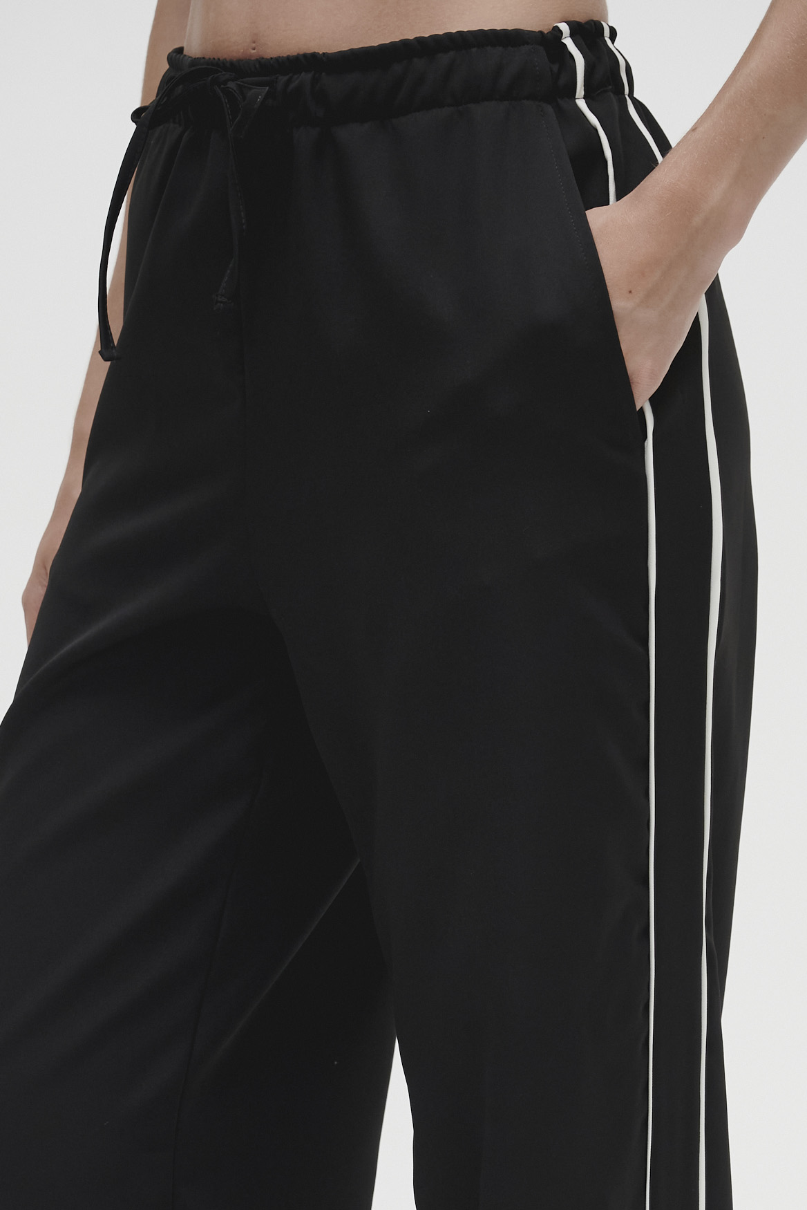 PANTALON CON CORDON