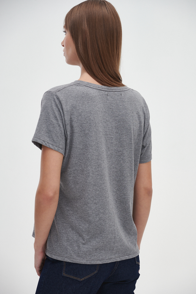 REMERA ESTAMPADA ROSAS