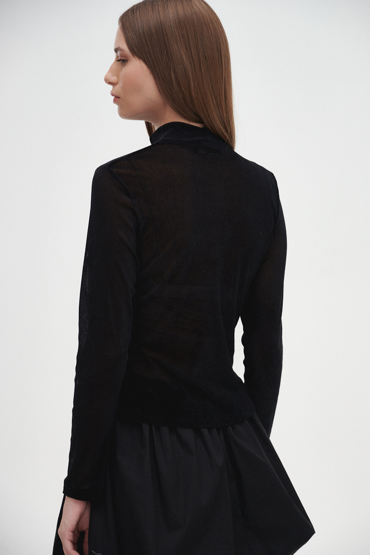 REMERA CUELLO ALTO