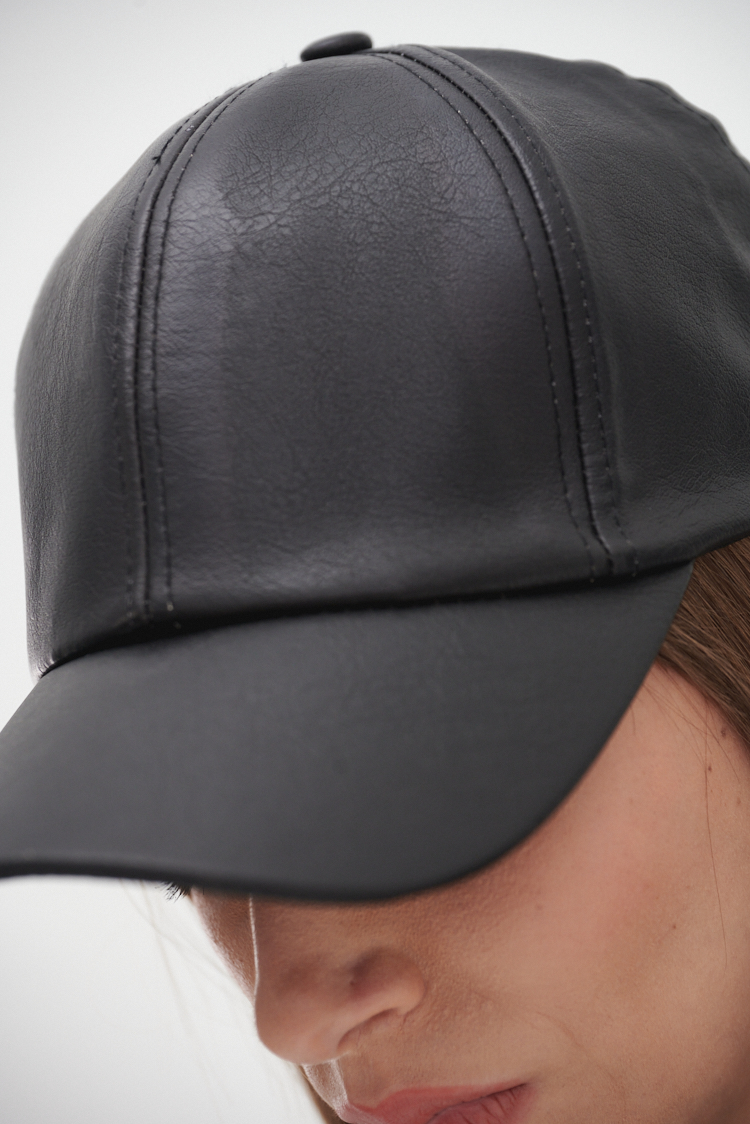 GORRA DE ECOCUERO