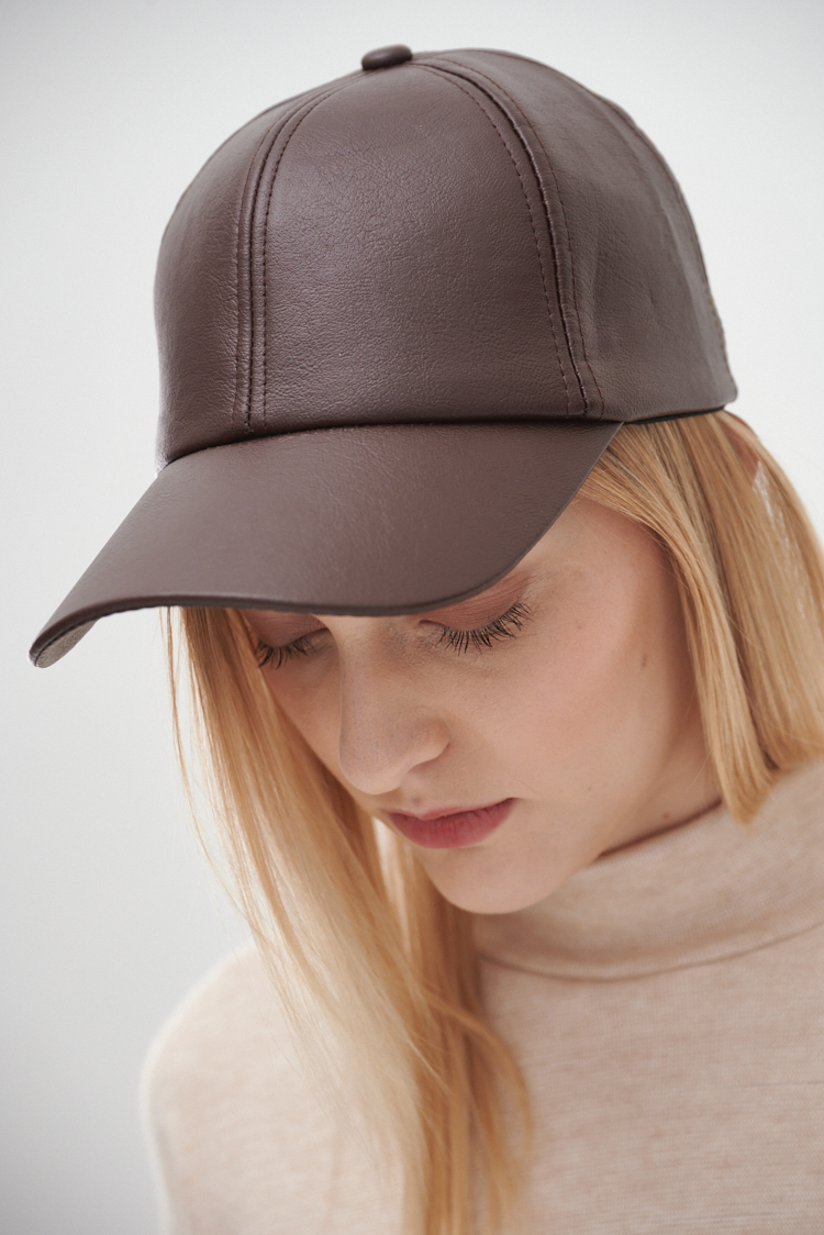 GORRA DE ECOCUERO