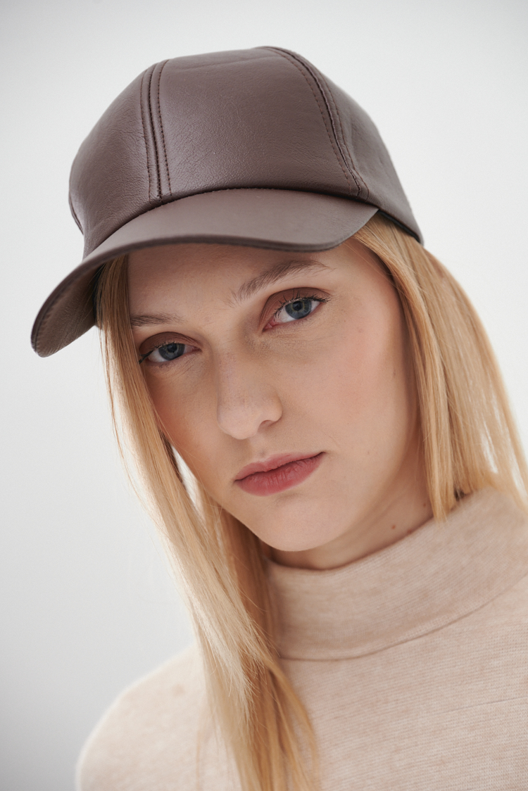GORRA DE ECOCUERO
