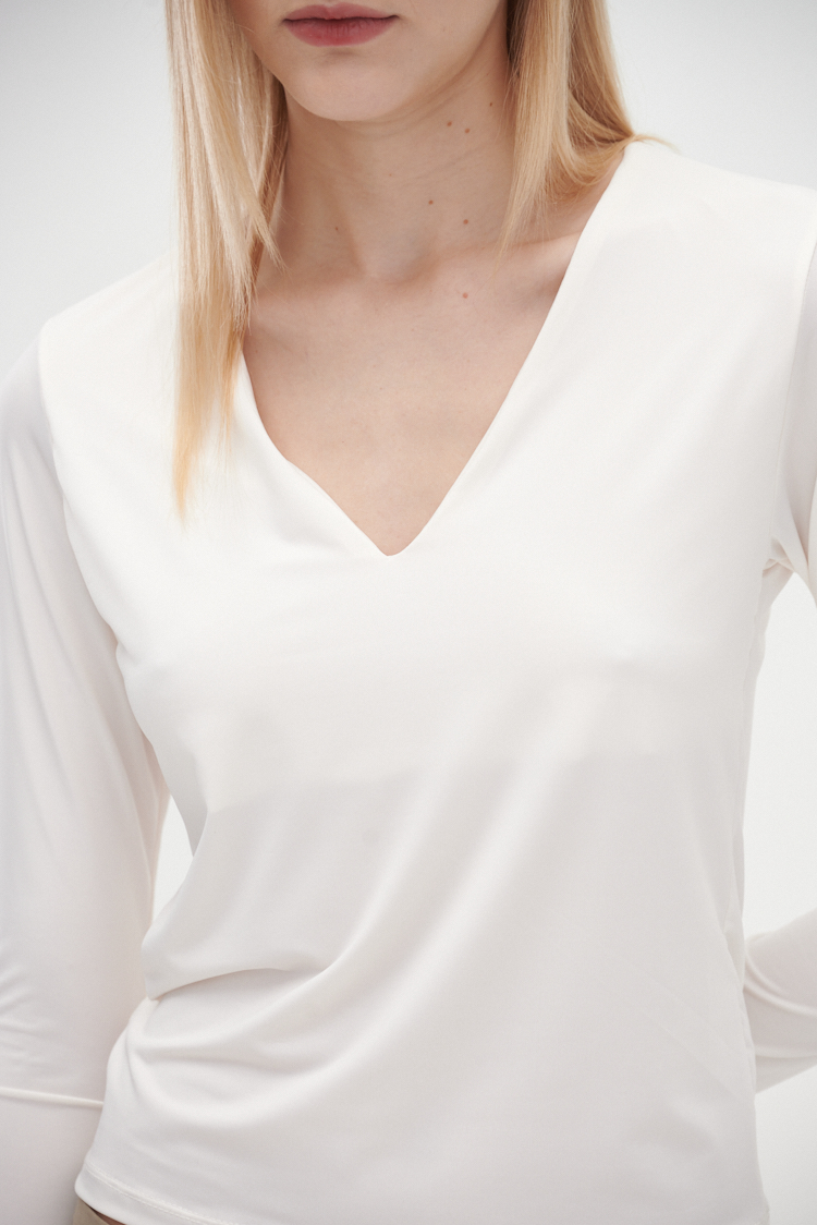 remera manga larga escote V