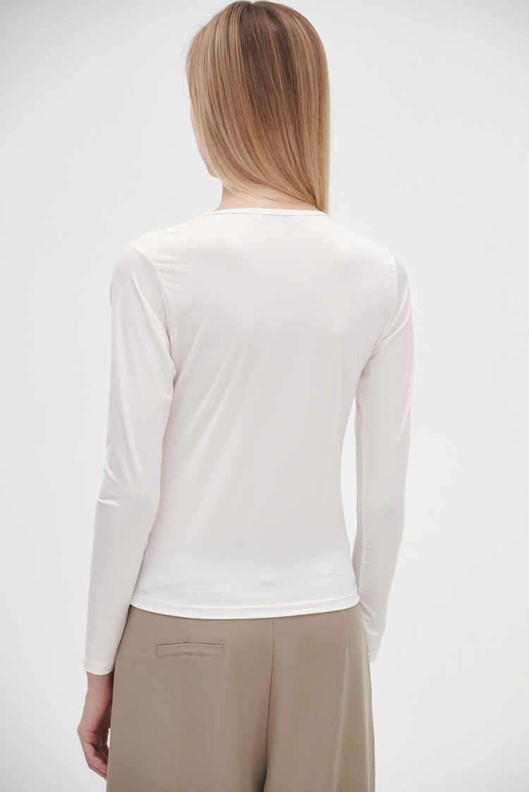 remera manga larga escote V