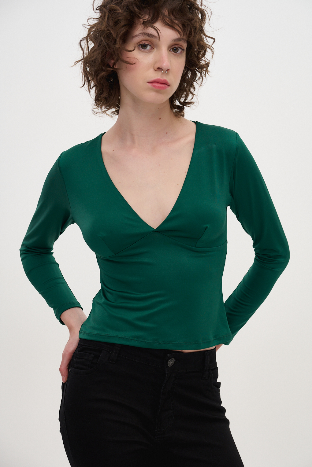 Remera básica escote V