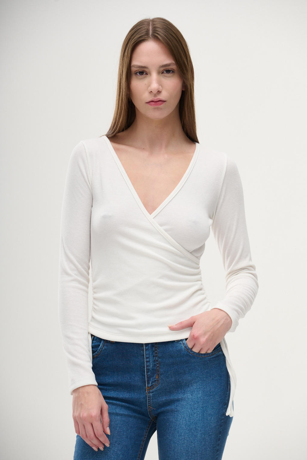 Remera cruzada frunce