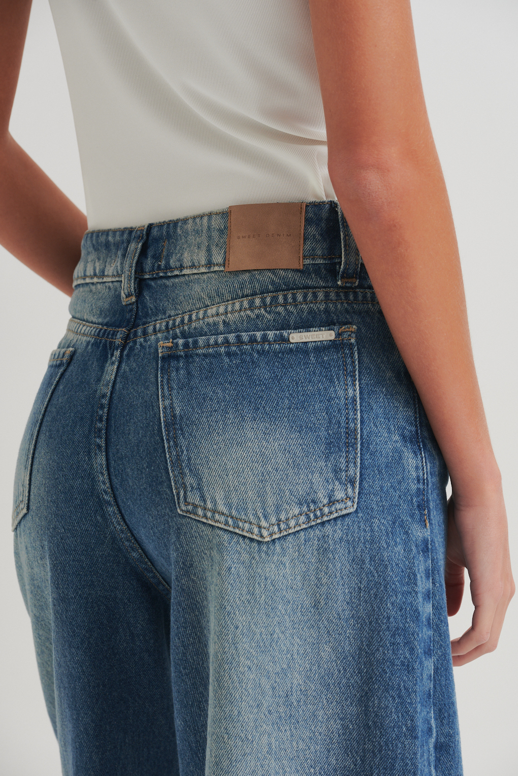 jean denim rígido