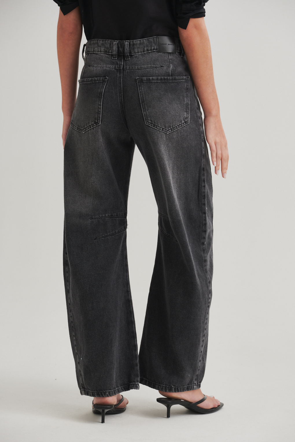 jean barrel negro