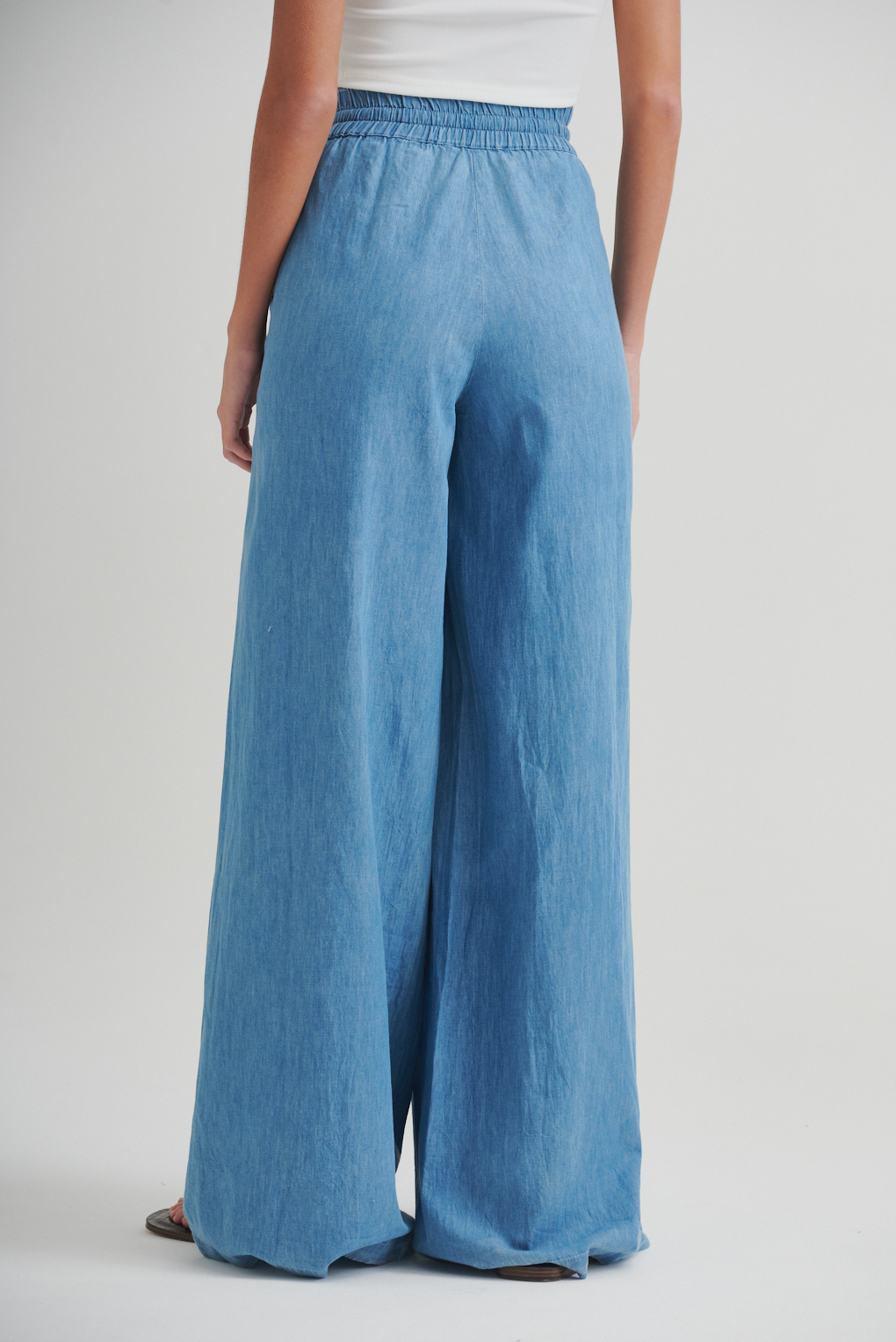 pantalón bordado