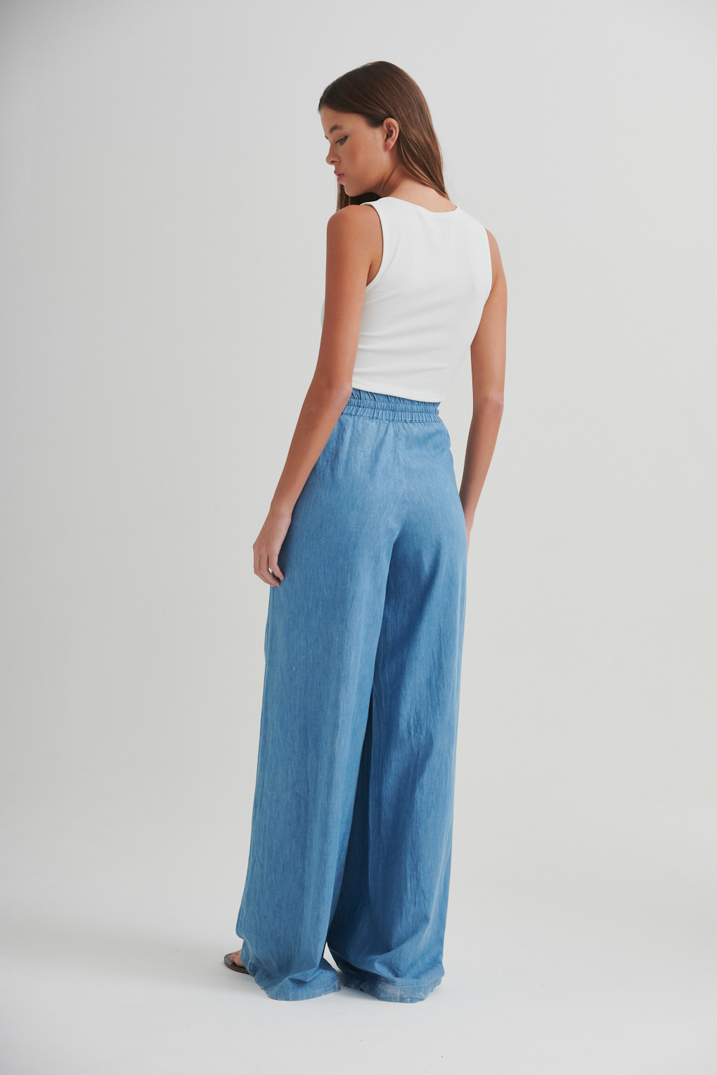 pantalón bordado