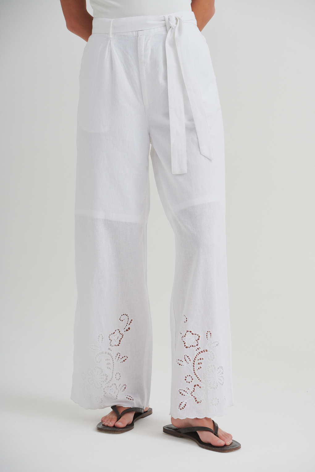 pantalón palazzo bordado