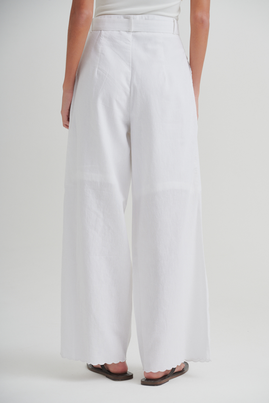 pantalón palazzo bordado
