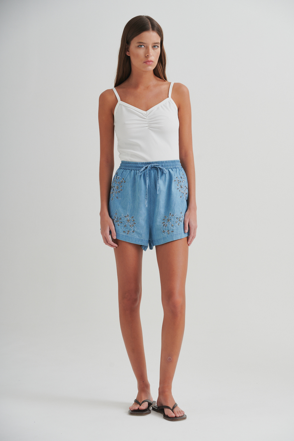 short denim bordado