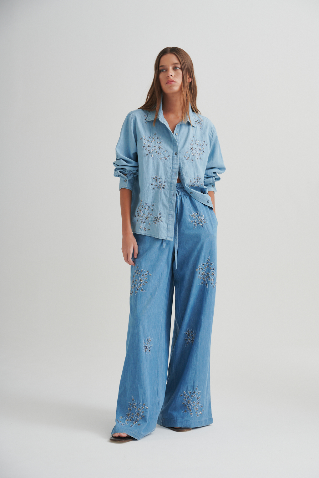 camisa estilo denim bordado