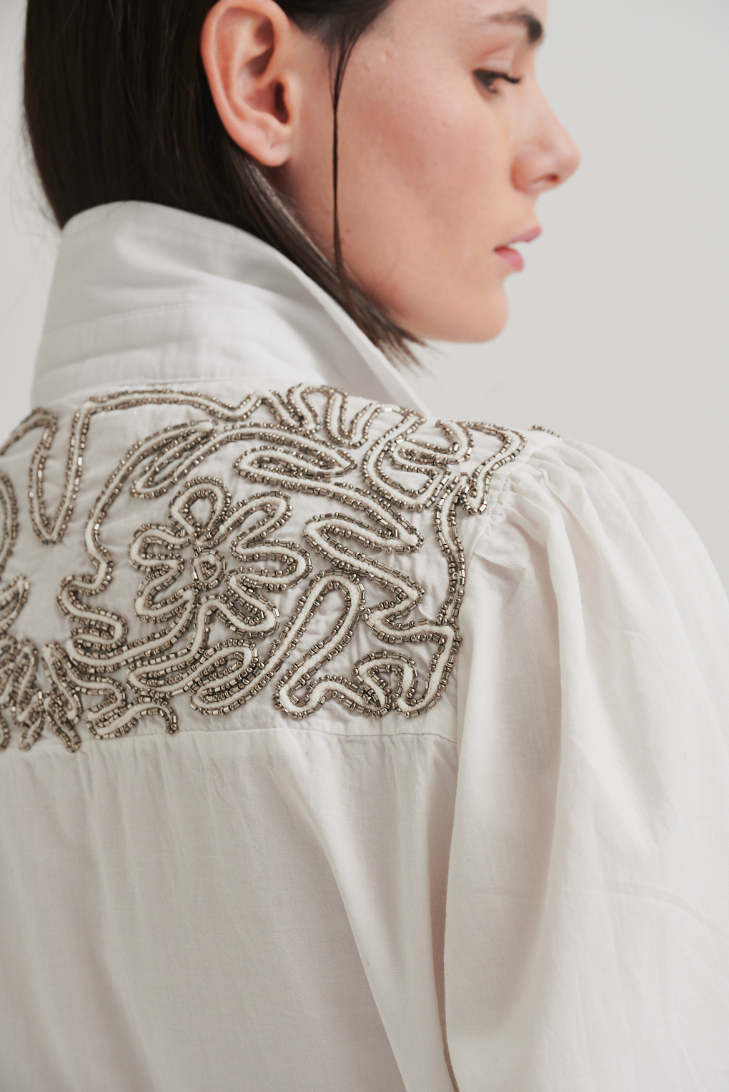 camisa bordada con strass