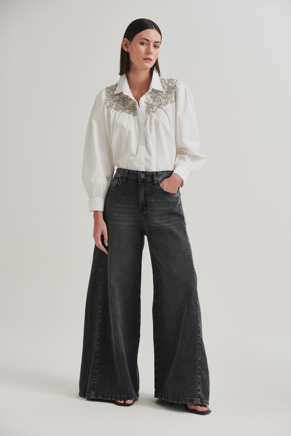 camisa bordada con strass