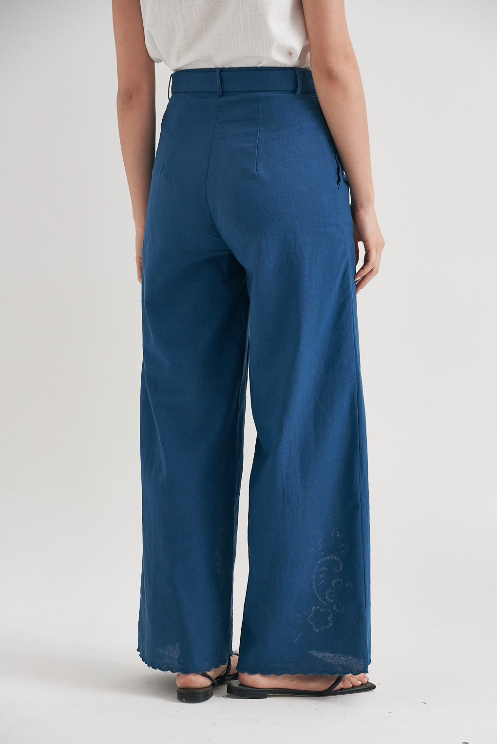 pantalón palazzo bordado