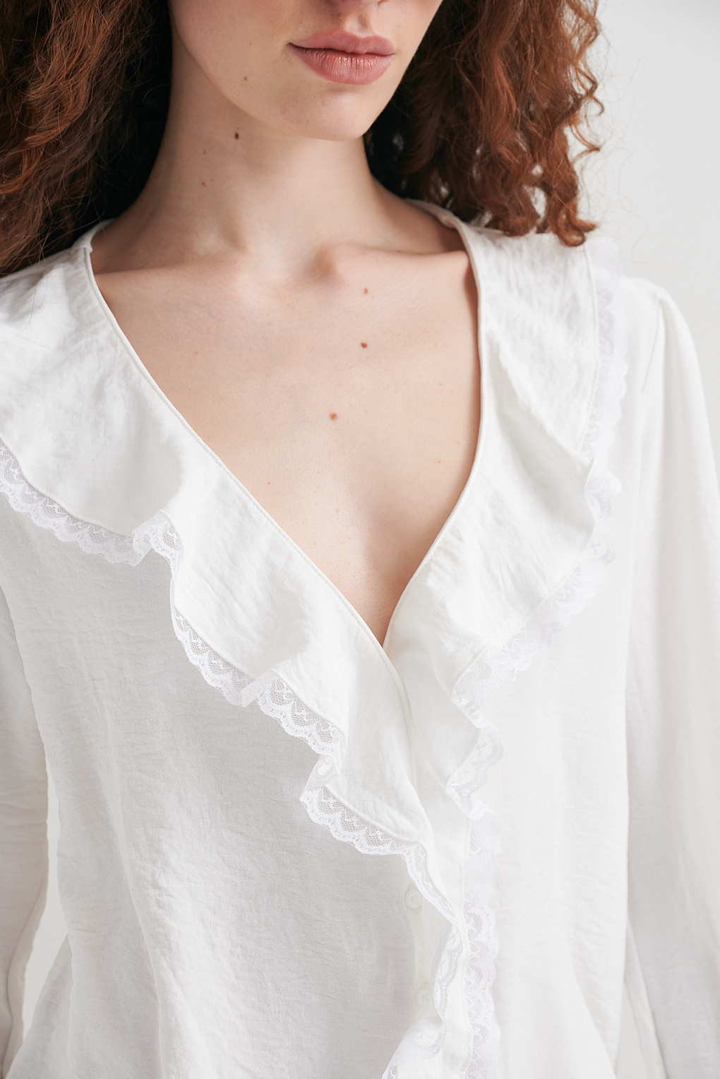 blusa con puntilla
