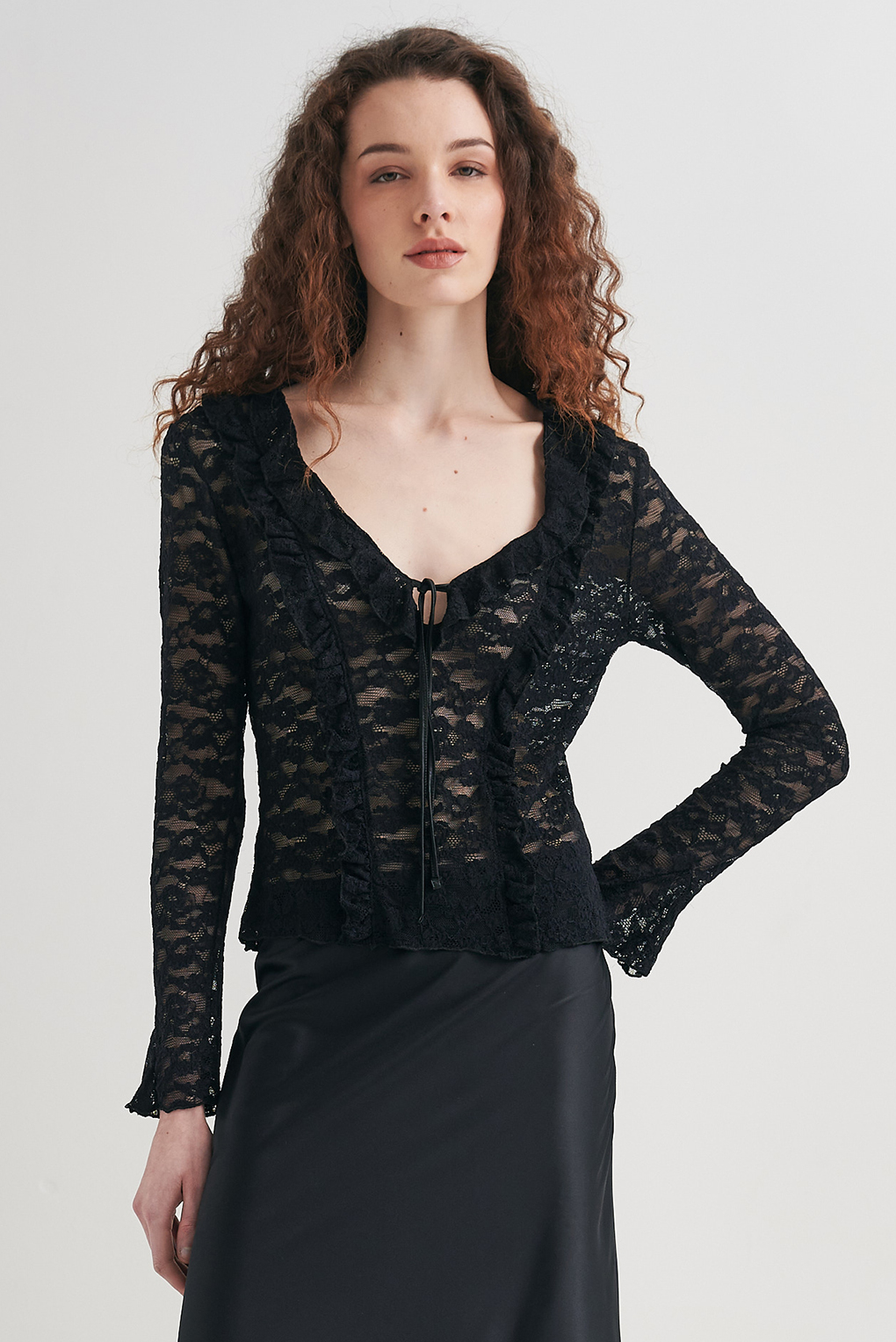 remera encaje con flores