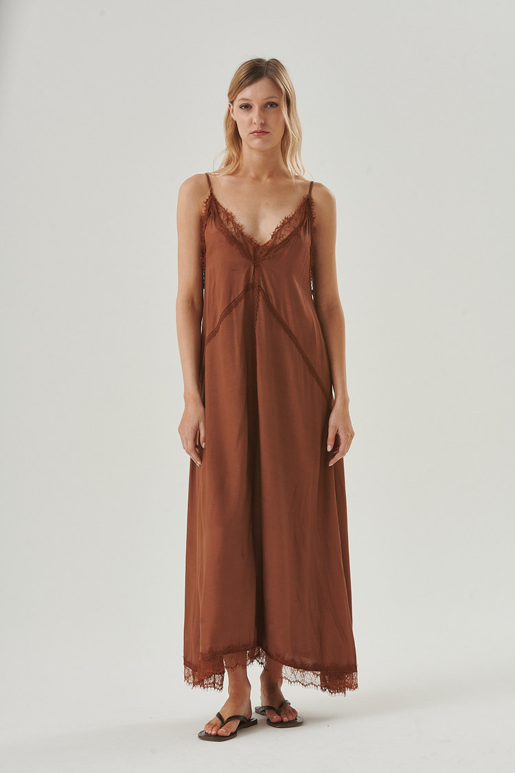 vestido satén puntilla