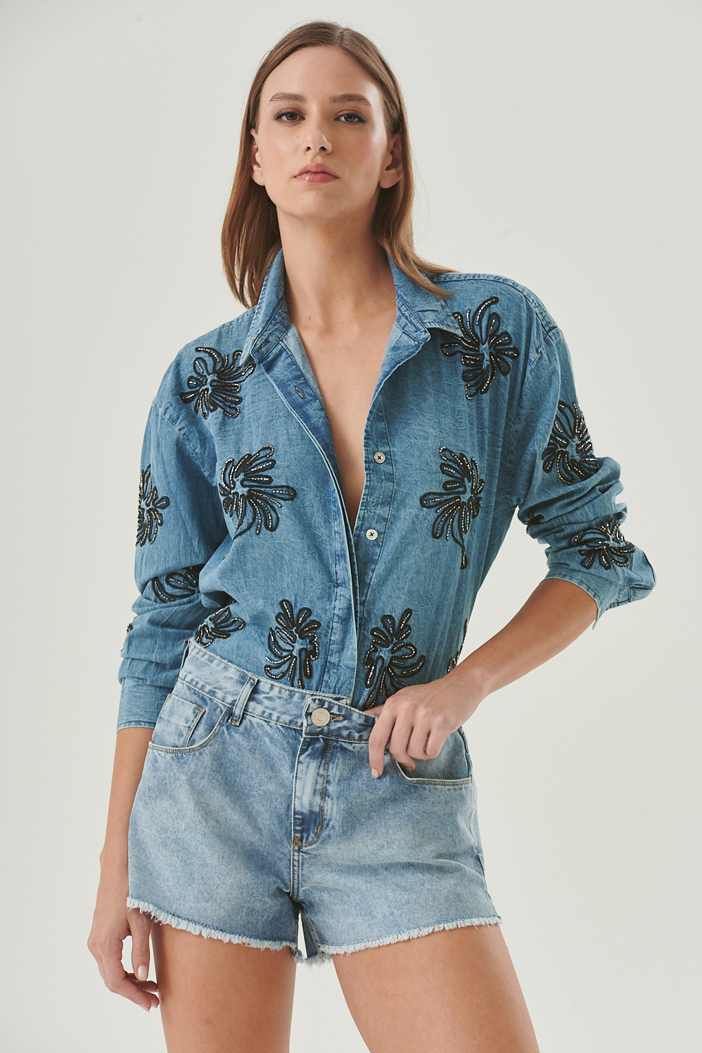 camisa denim bordada