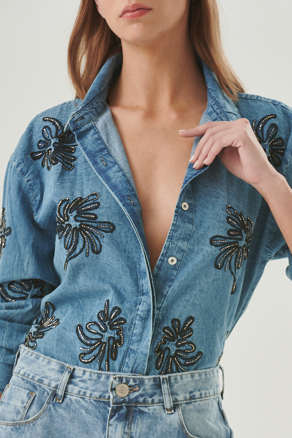 camisa denim bordada