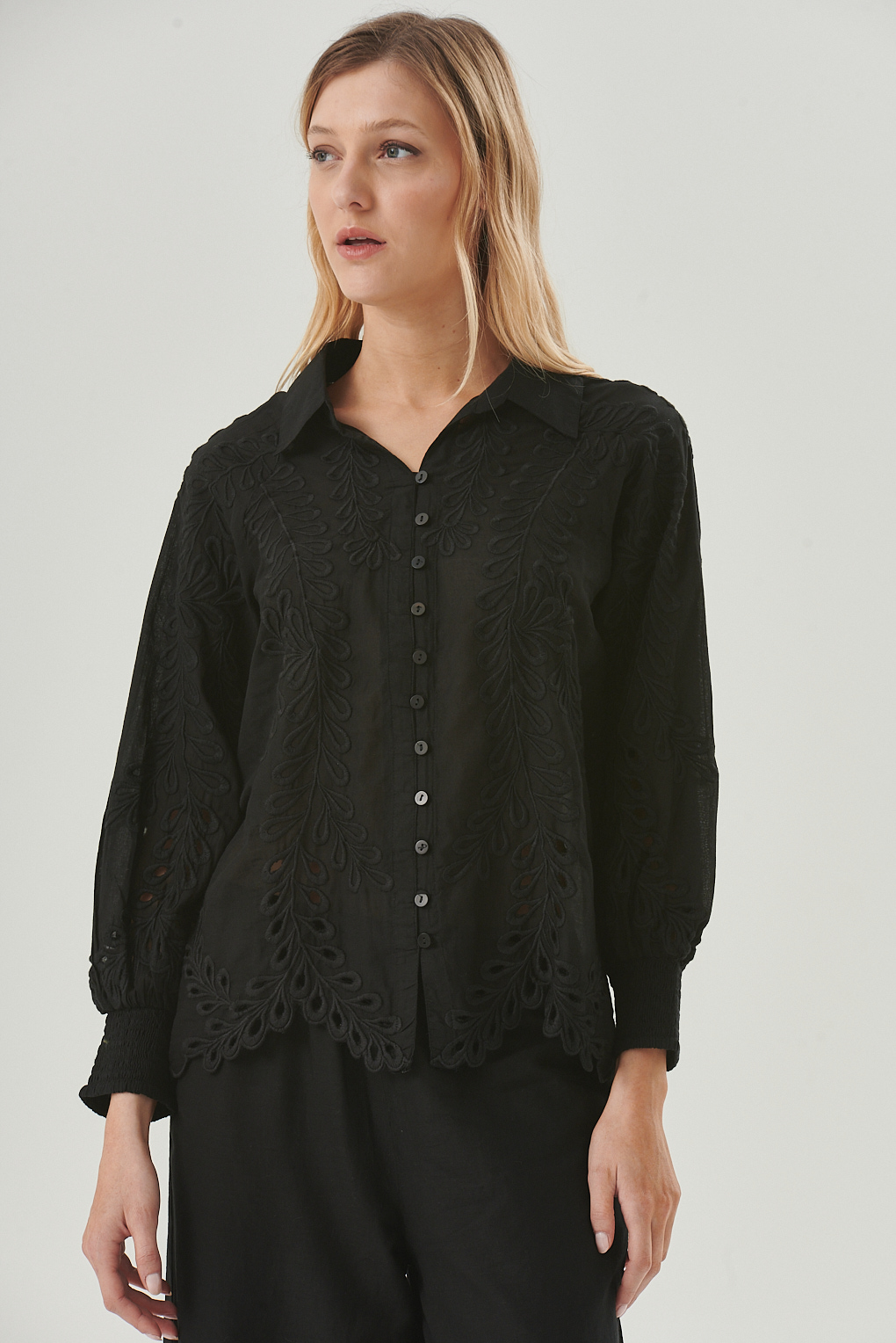 camisa de algodon bordada