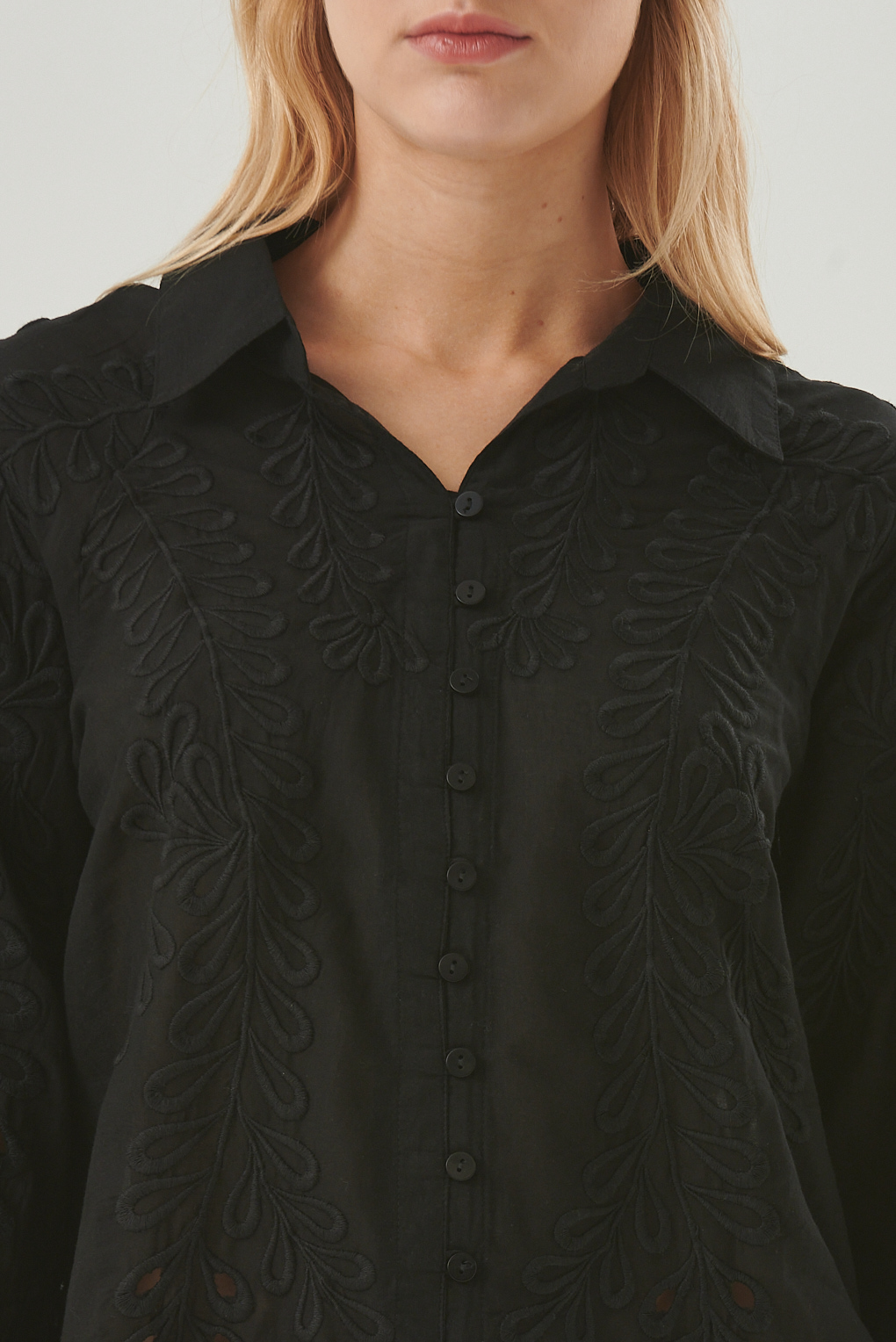 camisa de algodon bordada
