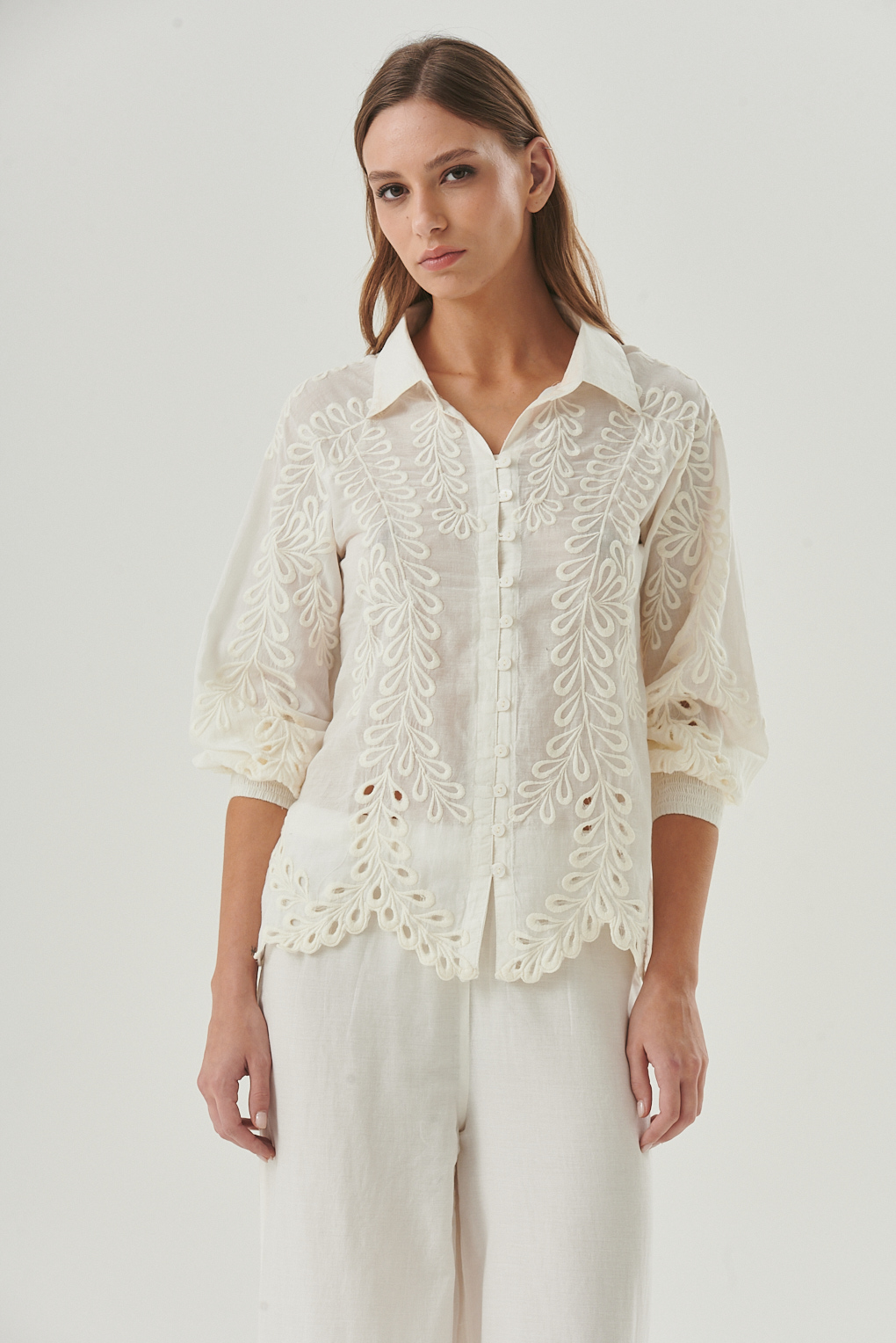 camisa de algodon bordada