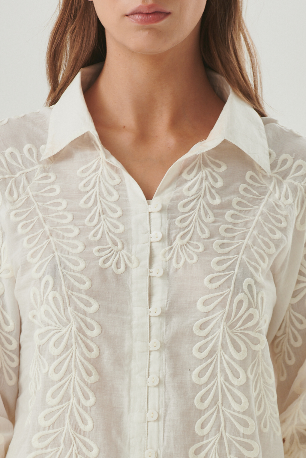 camisa de algodon bordada