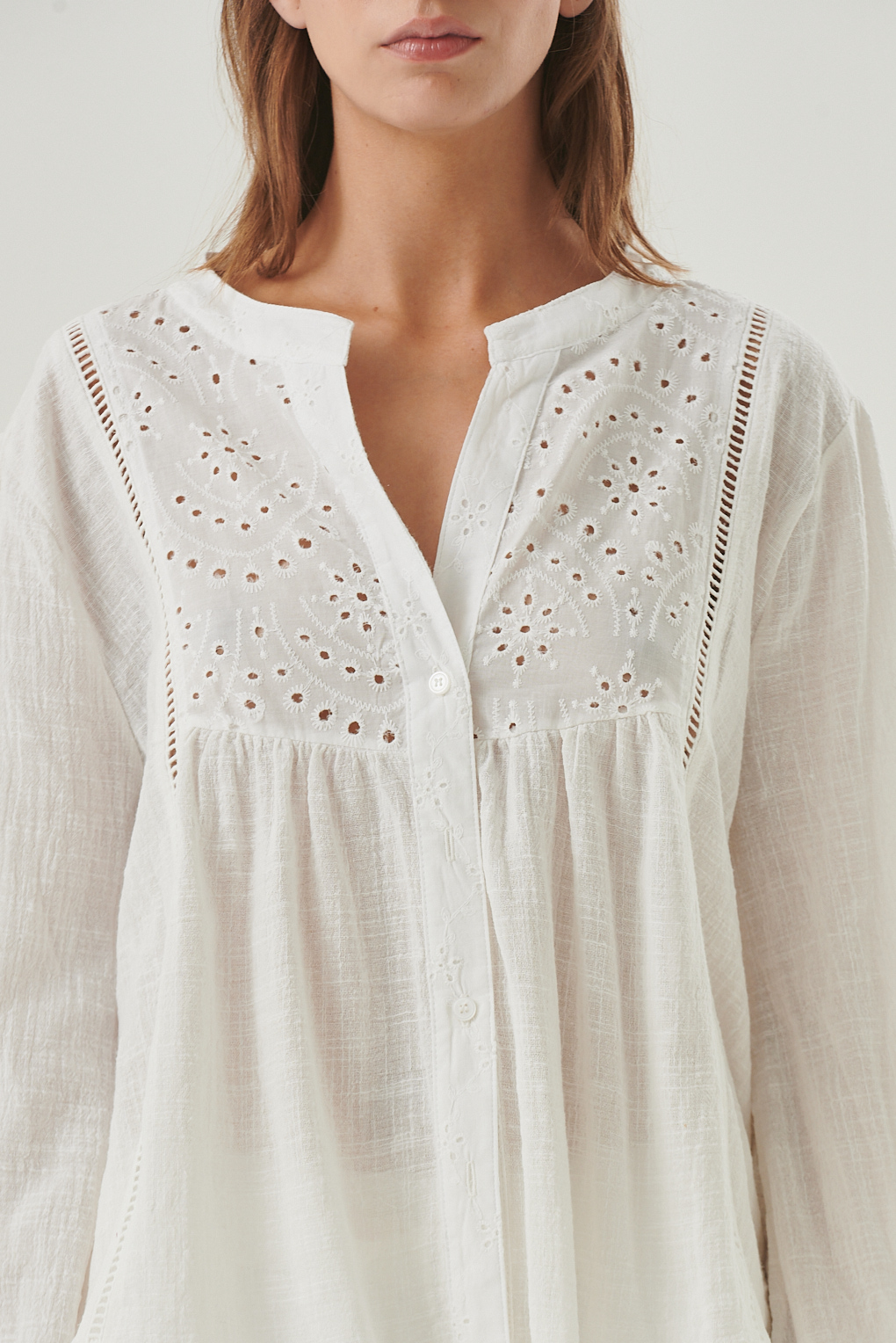blusa de algodón con broderie mujer
