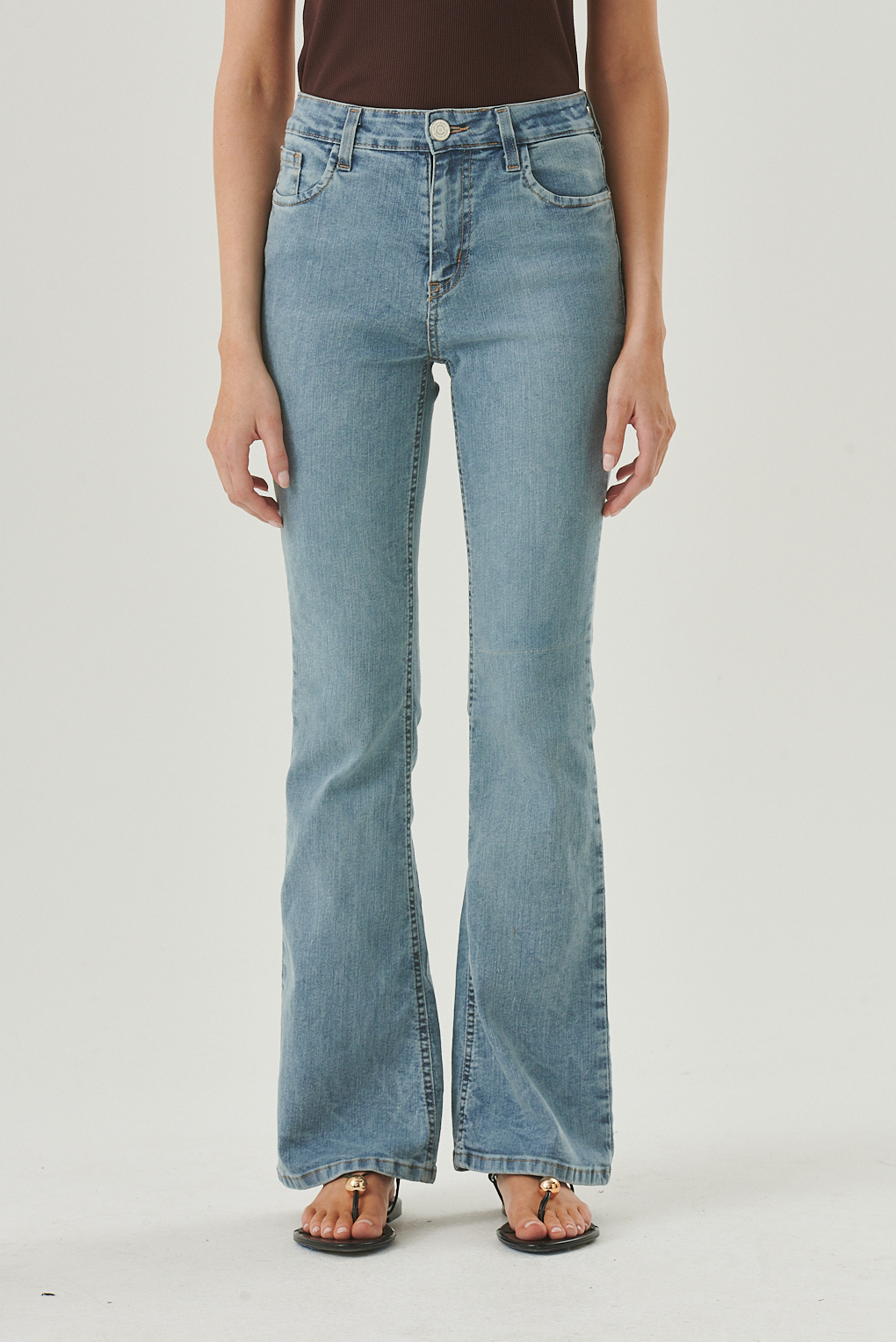 jean tiro alto elastizado corte Oxford mujer