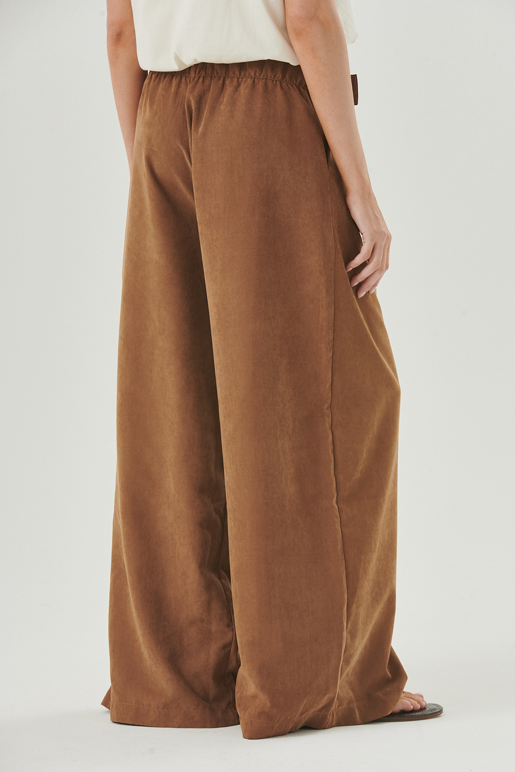 pantalón gamuzado