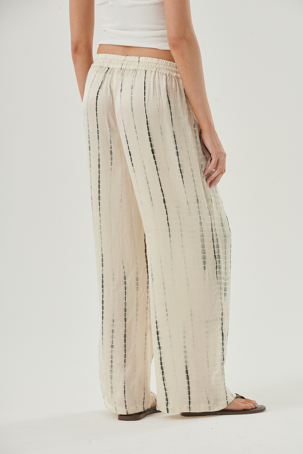 pantalón satinado con estampa vertical mujer