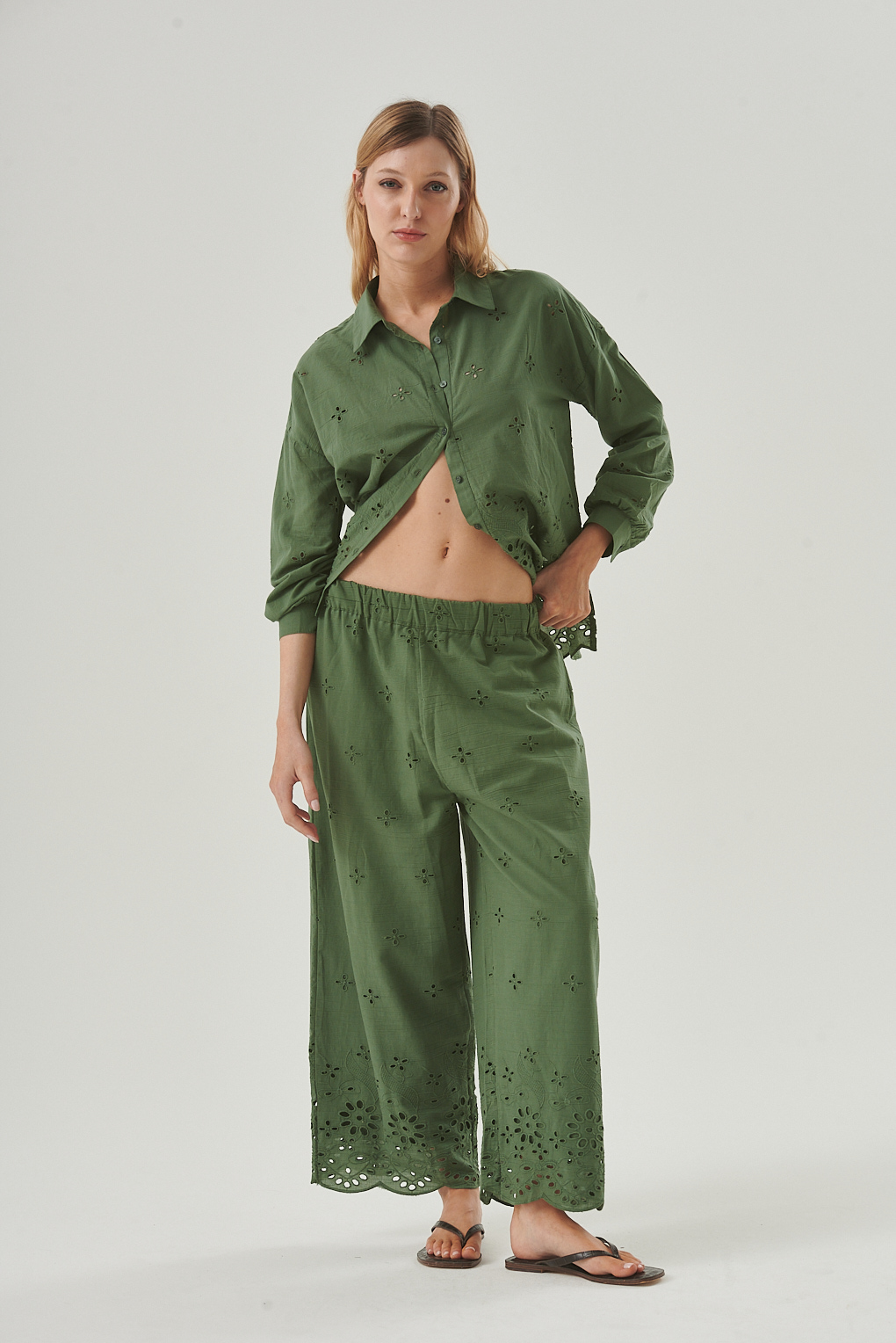 pantalón de algodón bordado calado mujer