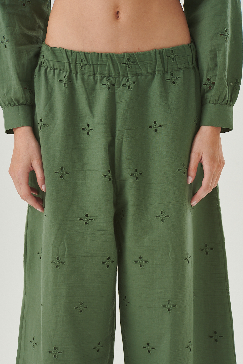 pantalón de algodón bordado calado mujer
