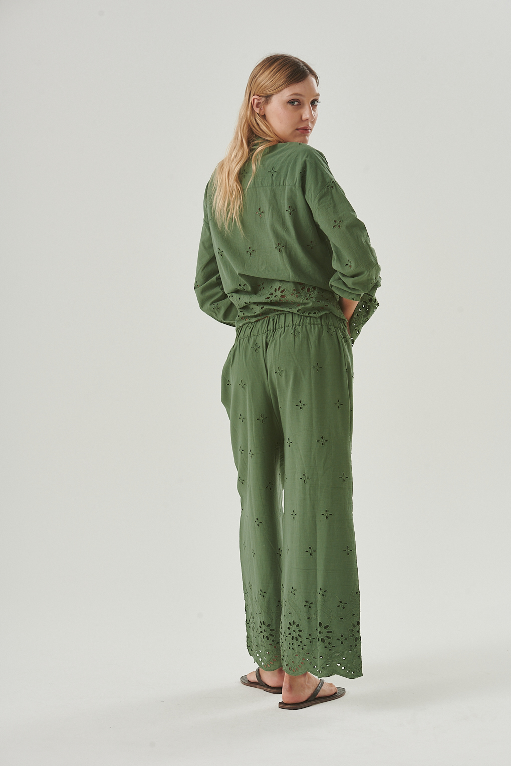 pantalón de algodón bordado calado mujer