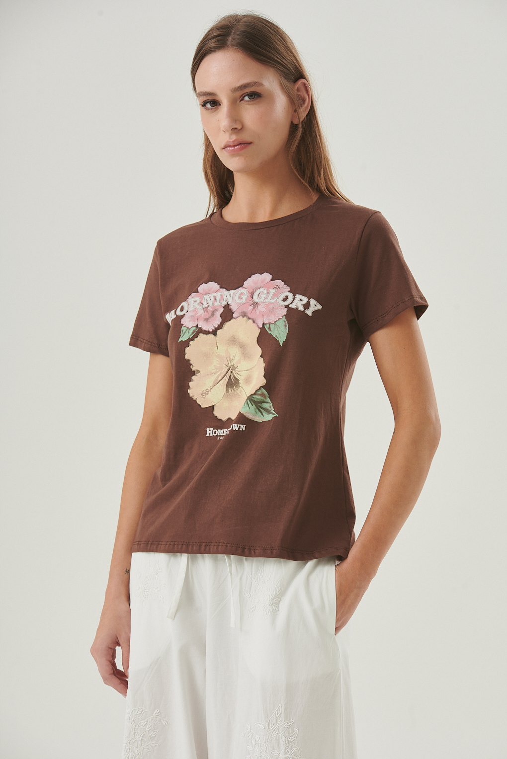 remera de algodón flores