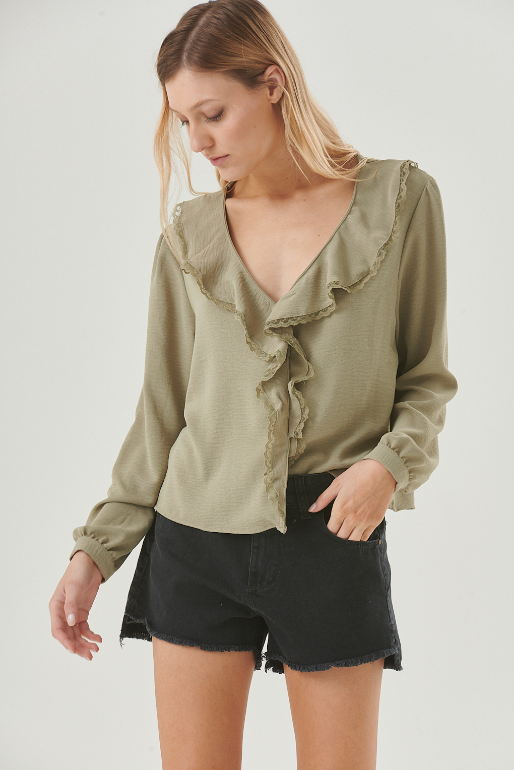 blusa con puntilla