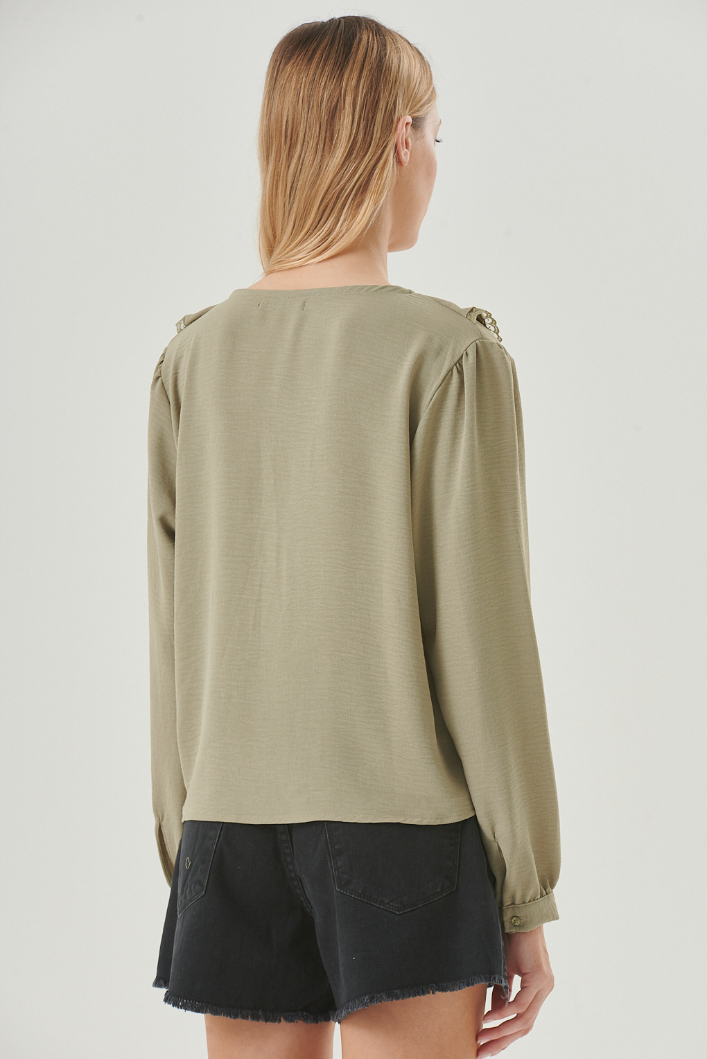 blusa con puntilla