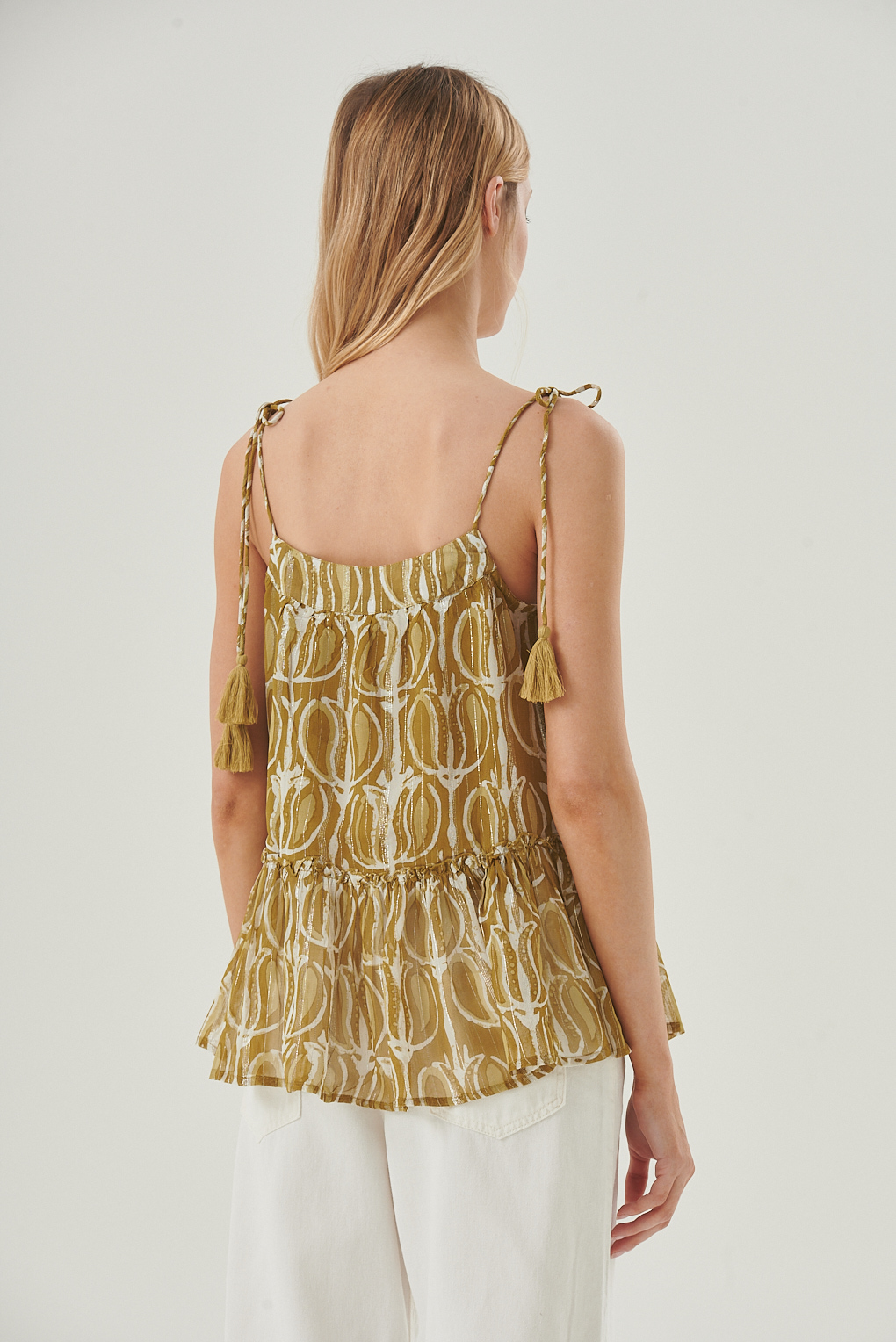 top de viscosa con lurex y bordado floral