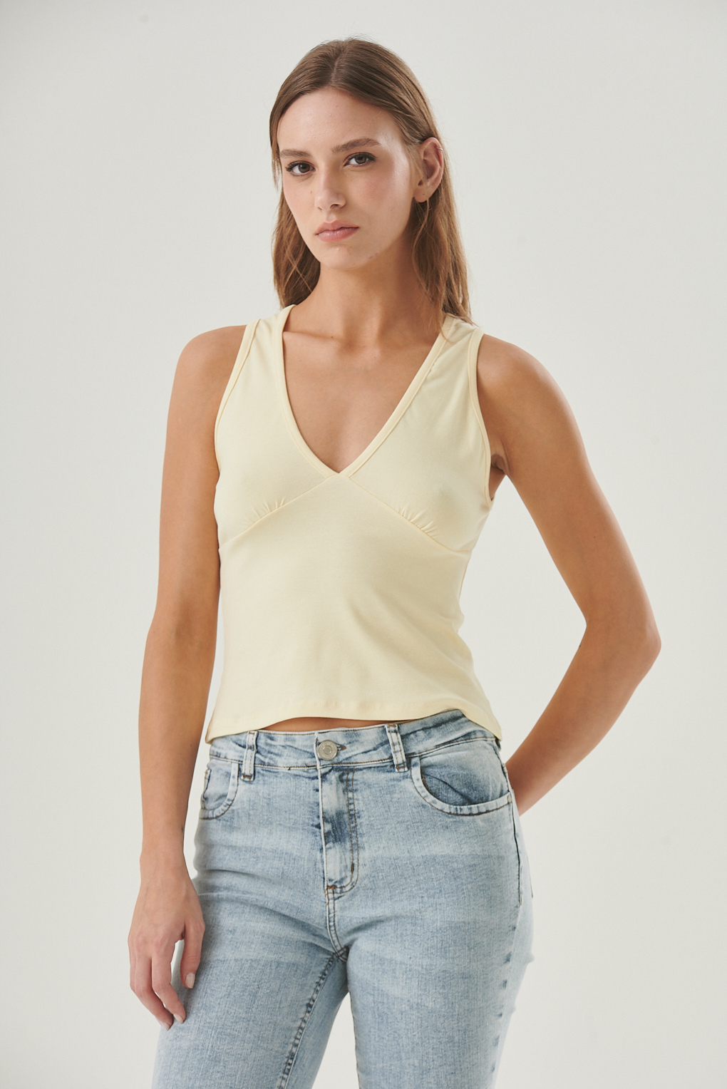 musculosa jersey escote V