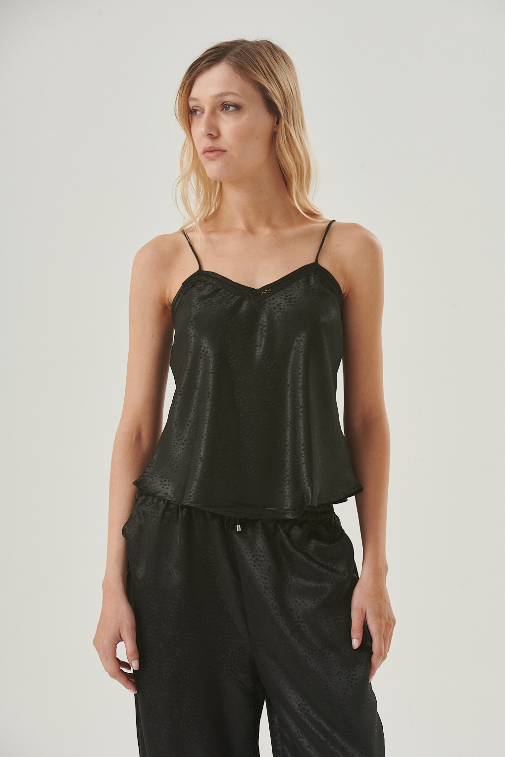 blusa satinada jacquard con breteles finos mujer