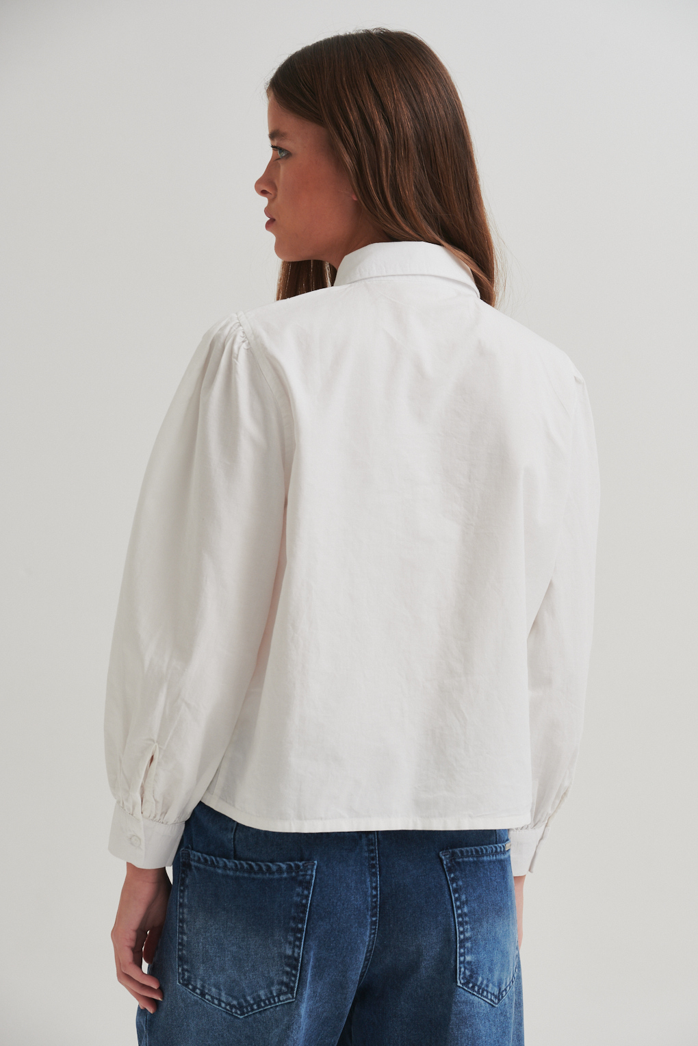 camisa de algodon bordada con flores