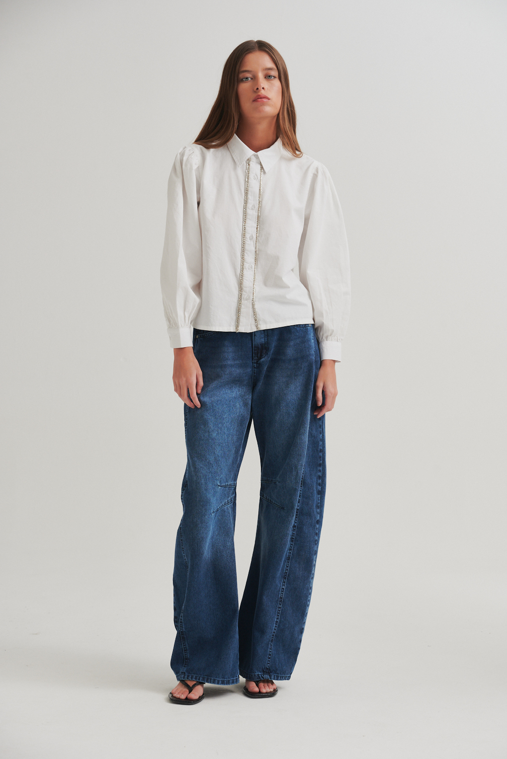 camisa de algodon bordada con flores