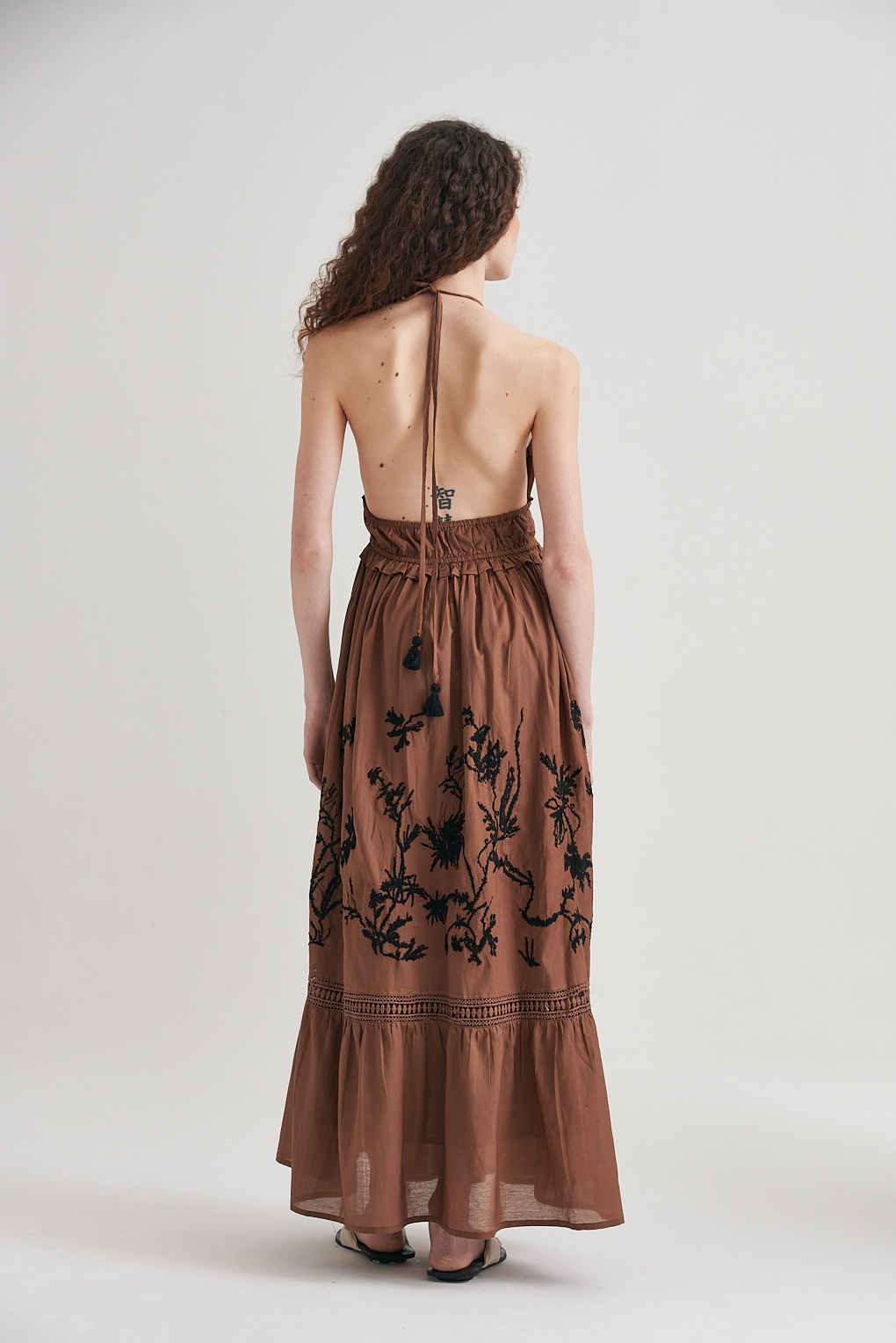 vestido bordado